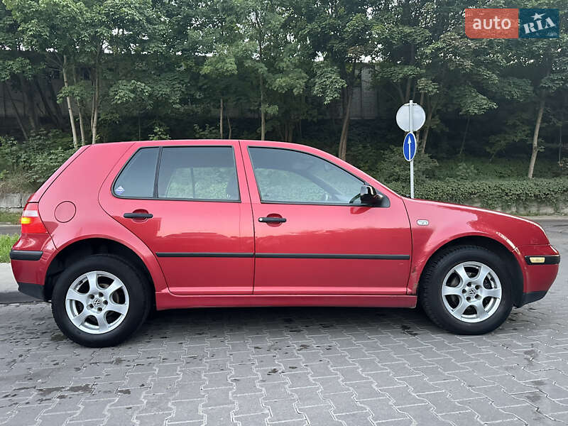 Хетчбек Volkswagen Golf 2003 в Львові