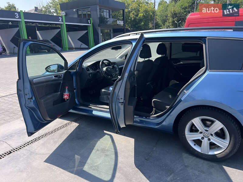 Універсал Volkswagen Golf 2015 в Чернівцях