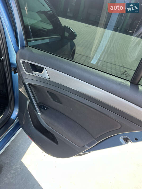 Універсал Volkswagen Golf 2015 в Чернівцях