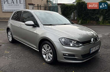 Хэтчбек Volkswagen Golf 2015 в Киеве