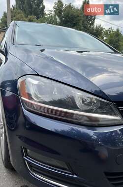 Хэтчбек Volkswagen Golf 2014 в 