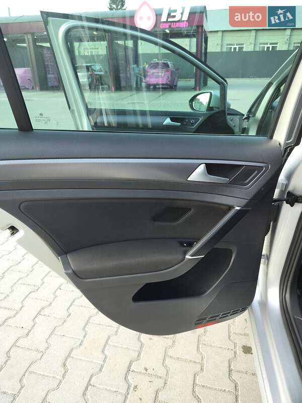 Універсал Volkswagen Golf 2016 в Стрию