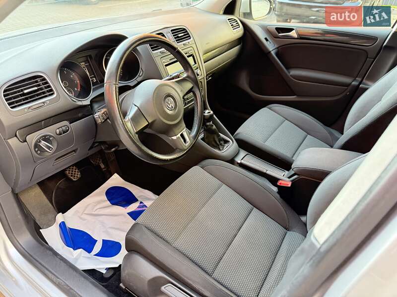 Хэтчбек Volkswagen Golf 2009 в Каменец-Подольском