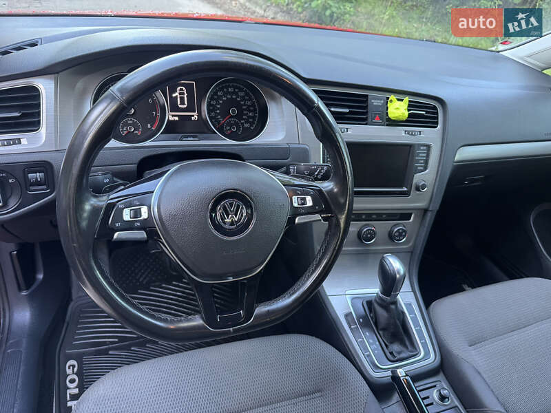 Хетчбек Volkswagen Golf 2016 в Харкові