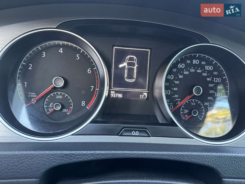 Хетчбек Volkswagen Golf 2016 в Харкові