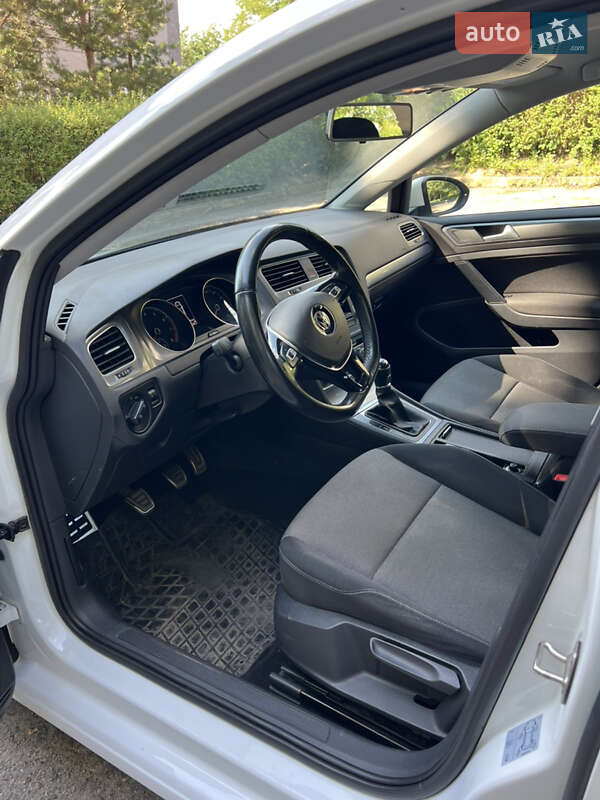 Хэтчбек Volkswagen Golf 2014 в Тернополе