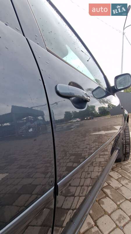 Хетчбек Volkswagen Golf 2003 в Коростені