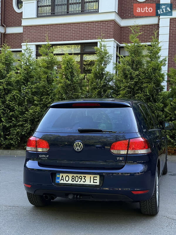 Хетчбек Volkswagen Golf 2010 в Ужгороді