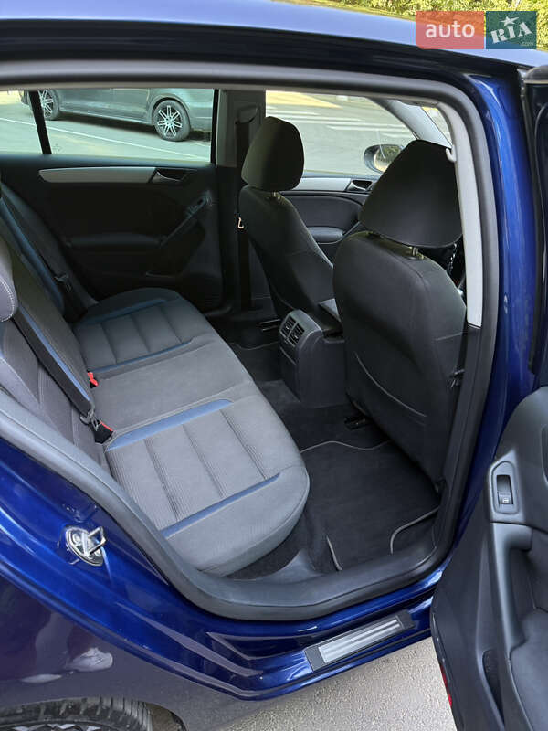 Хетчбек Volkswagen Golf 2010 в Ужгороді