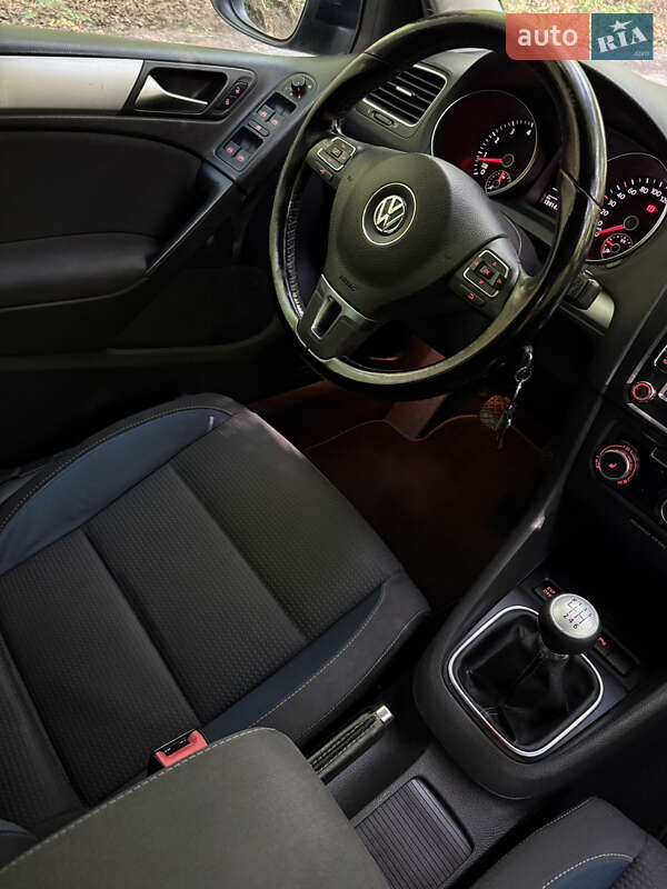 Хетчбек Volkswagen Golf 2010 в Ужгороді