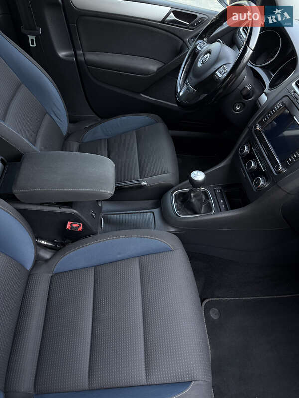 Хетчбек Volkswagen Golf 2010 в Ужгороді