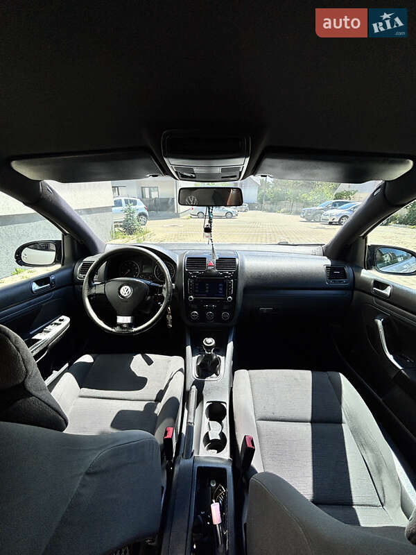 Хетчбек Volkswagen Golf 2007 в Чернівцях