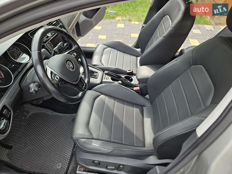 Універсал Volkswagen Golf 2015 в Івано-Франківську