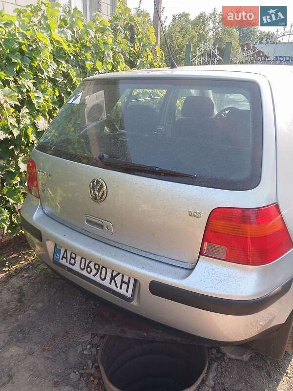 Хэтчбек Volkswagen Golf 2001 в Килии