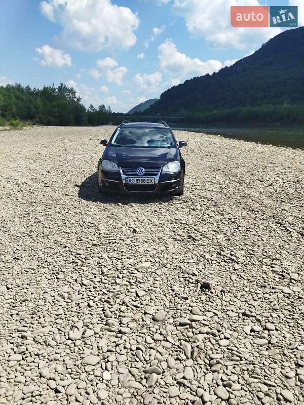 Универсал Volkswagen Golf 2008 в Хусте