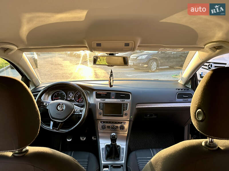 Універсал Volkswagen Golf 2015 в Львові