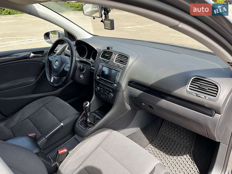 Хэтчбек Volkswagen Golf 2012 в Киеве