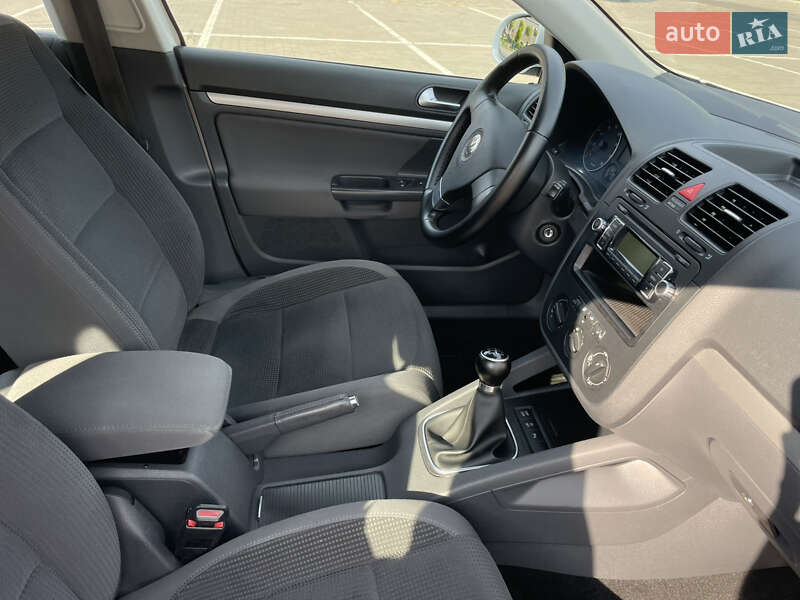 Універсал Volkswagen Golf 2009 в Луцьку