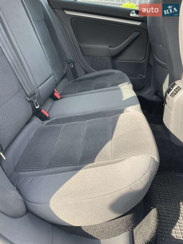 Універсал Volkswagen Golf 2009 в Луцьку