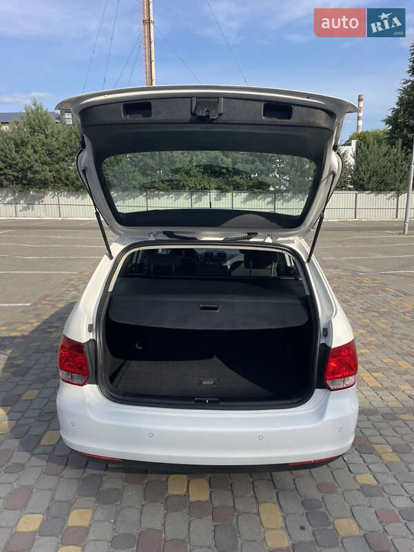 Універсал Volkswagen Golf 2009 в Луцьку