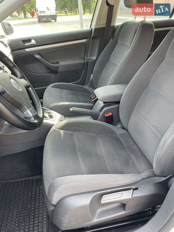 Універсал Volkswagen Golf 2009 в Луцьку