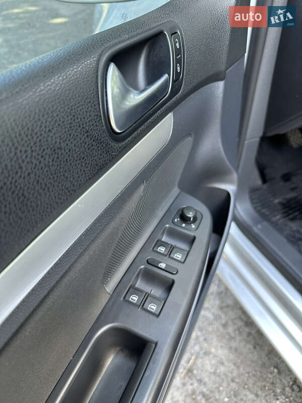 Хетчбек Volkswagen Golf 2007 в Харкові