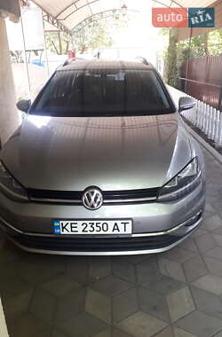 Універсал Volkswagen Golf 2018 в Дніпрі