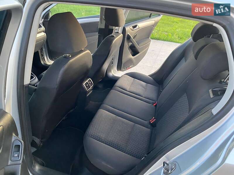 Хетчбек Volkswagen Golf 2009 в Монастирищеві