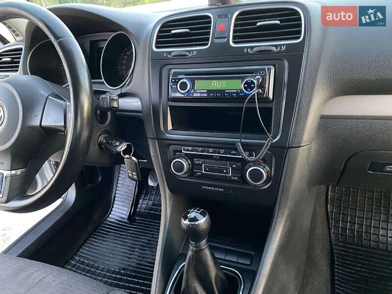 Хетчбек Volkswagen Golf 2009 в Монастирищеві