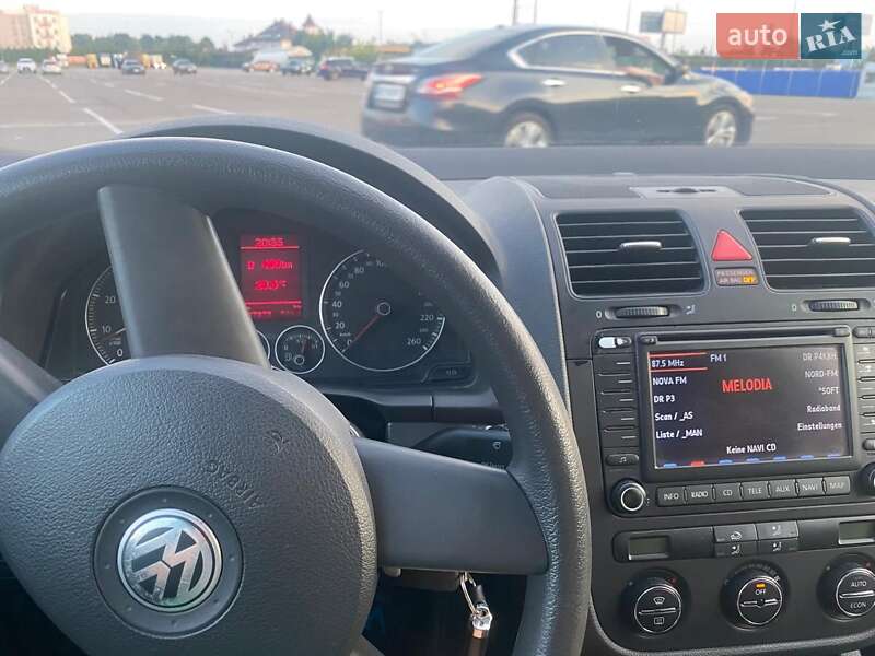 Хетчбек Volkswagen Golf 2005 в Львові