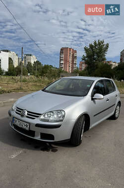 Хэтчбек Volkswagen Golf 2004 в Ровно