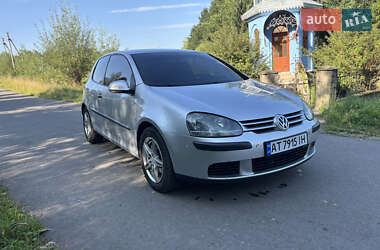 Хетчбек Volkswagen Golf 2004 в Надвірній
