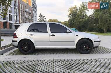 Хэтчбек Volkswagen Golf 2000 в Самборе