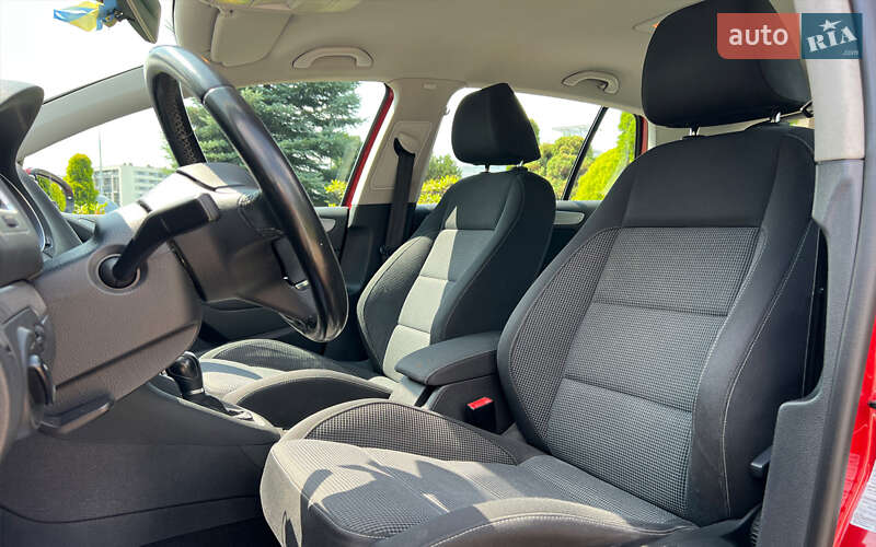 Хэтчбек Volkswagen Golf 2011 в Львове