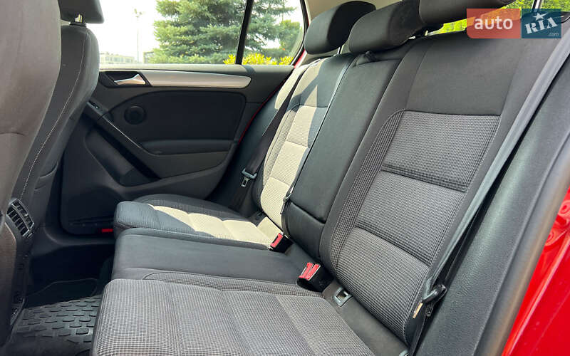 Хэтчбек Volkswagen Golf 2011 в Львове