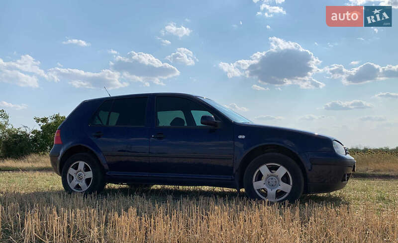 Хетчбек Volkswagen Golf 2003 в Роздільній