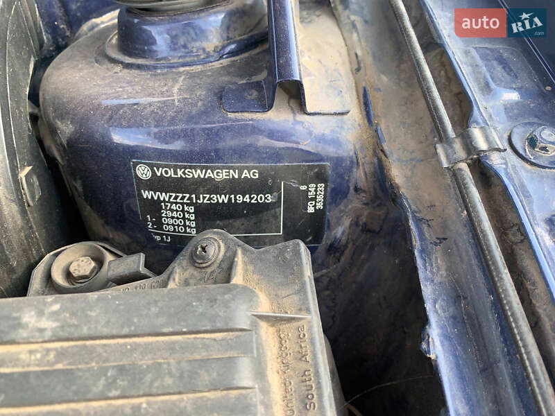 Хетчбек Volkswagen Golf 2003 в Роздільній