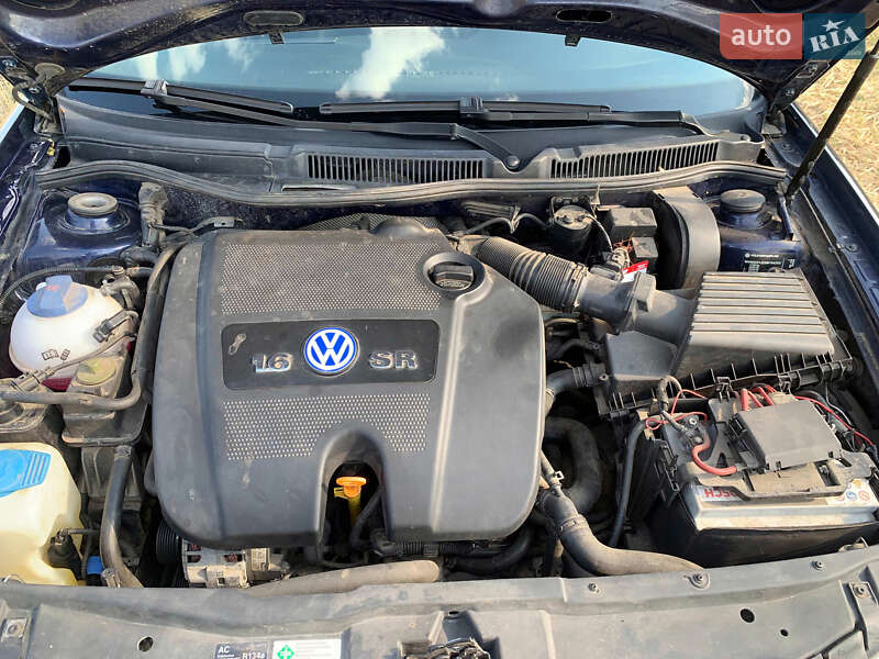 Хетчбек Volkswagen Golf 2003 в Роздільній