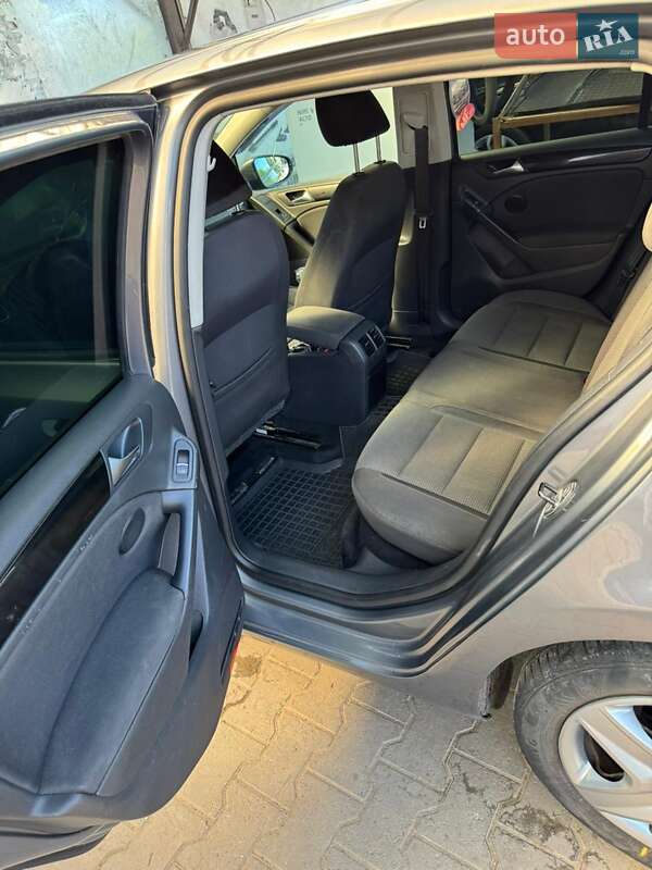 Хэтчбек Volkswagen Golf 2009 в Хмельницком