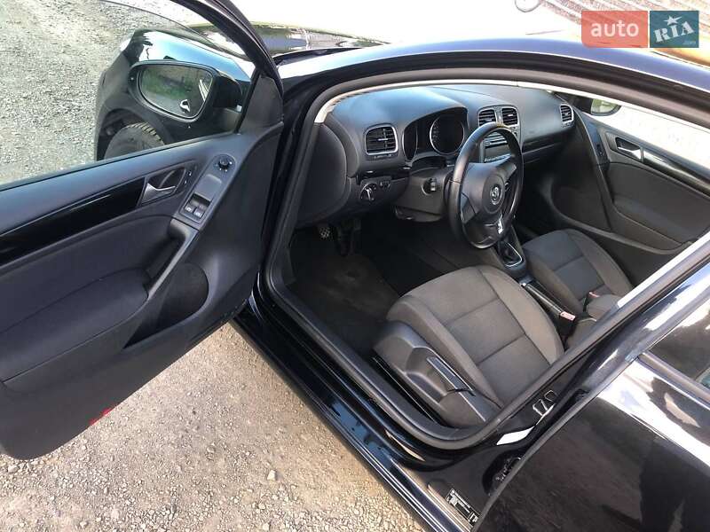 Хэтчбек Volkswagen Golf 2009 в Луцке