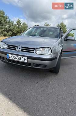 Универсал Volkswagen Golf 2004 в Дубровице