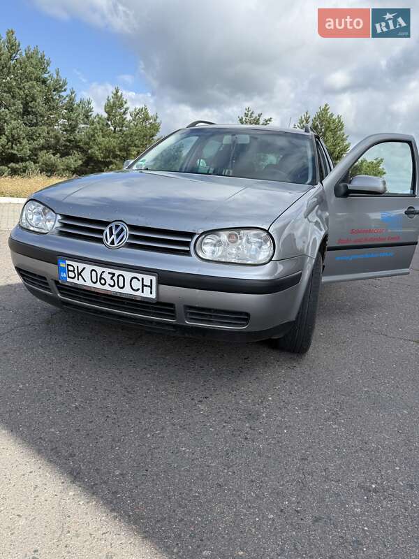 Volkswagen Golf 2004
