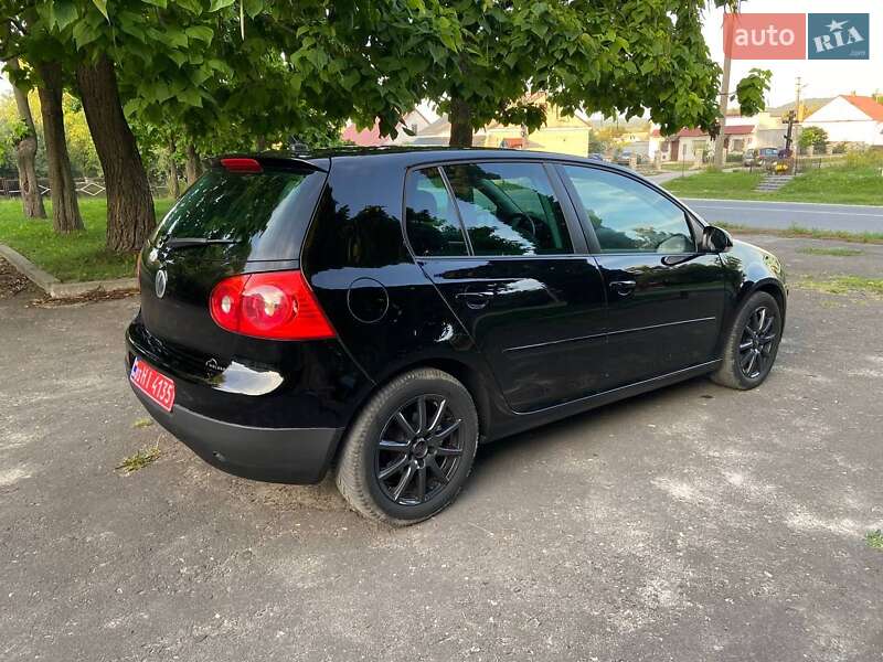 Хетчбек Volkswagen Golf 2005 в Кременці