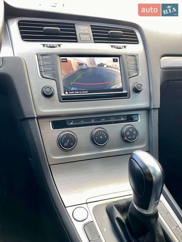 Хэтчбек Volkswagen Golf 2017 в Киеве