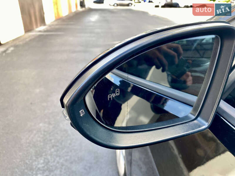 Хэтчбек Volkswagen Golf 2017 в Киеве