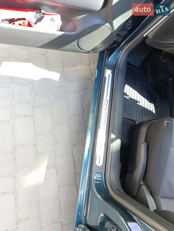 Хетчбек Volkswagen Golf 2001 в Дніпрі