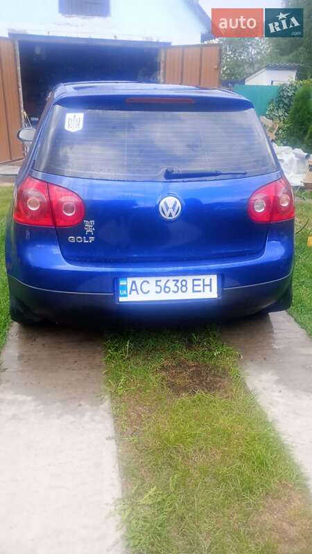 Хетчбек Volkswagen Golf 2005 в Горохові