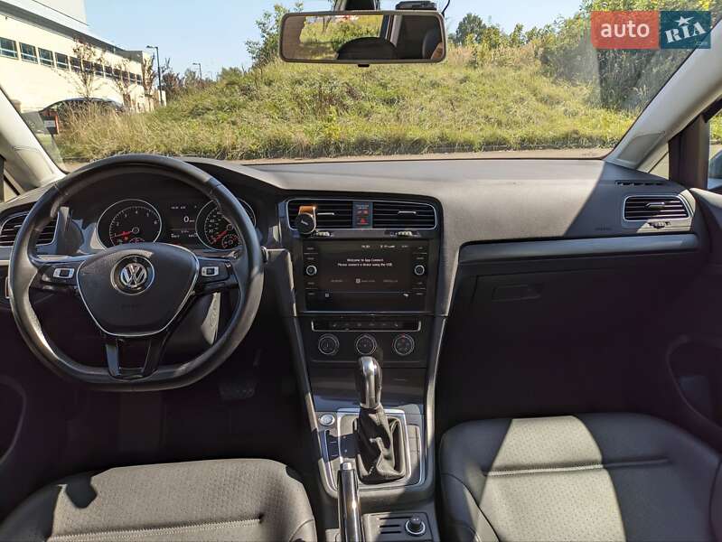 Хетчбек Volkswagen Golf 2018 в Одесі