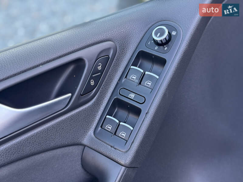 Хэтчбек Volkswagen Golf 2010 в Дрогобыче