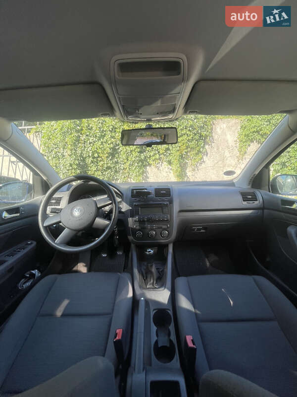 Хэтчбек Volkswagen Golf 2004 в Одессе